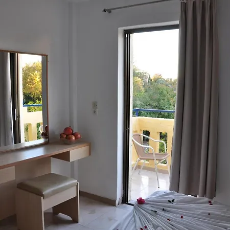 Angelos מלון דירות